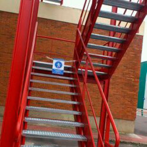 Escalera fábrica automoción 1