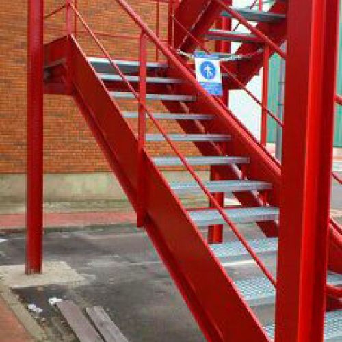 Escalera fábrica automoción 1