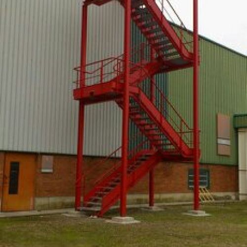 Escalera fábrica automoción 1