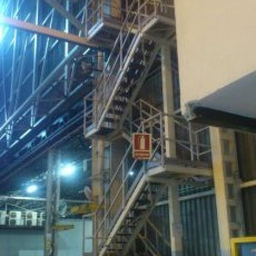 Escaleras fabrica automoción 2