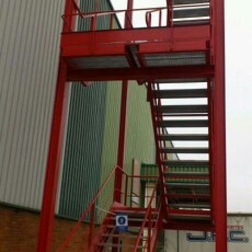 Escalera fábrica automoción 1